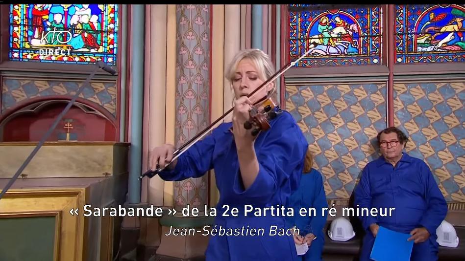 (4) Méditation de Pâques à la cathédrale Notre-Dame de Paris - YouTube - 13 51.jpeg